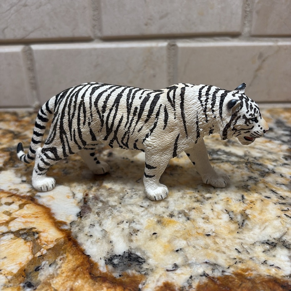 14731 Schleich White Tiger - Wild Safari Animal - Animal Figurine Toy
